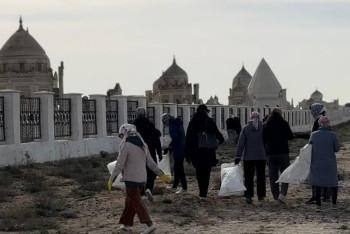 Фотография к новости: Таза Қазақстан. "Қошқар ата" қорымында тазалық жұмыстары жүргізілді