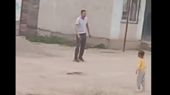 Фотография к новости: Алматыда пышақ ұстап, тұрғындарды қорқытқан ер адам ұсталды