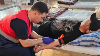 Фотография к новости: БҚО-да дәрігерлер су тасқынынан зардап шеккендерге көмектесіп жатыр