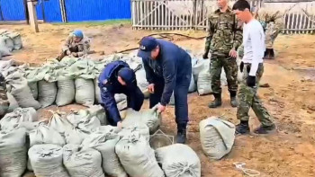 Фотография к новости: Түркістандық құтқарушылар БҚО-да нығайту жұмыстарына жұмылдырылды