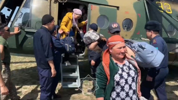 Фотография к новости: Құтқарушылар Ақтөбе облысының тұрғындарын эвакуациялауда