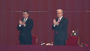 Фотография к новости: Қасым-Жомарт Тоқаев пен Садыр Жапаров екі ел өнерпаздарының гала-концертін тамашалады