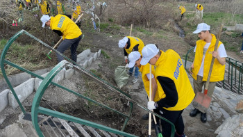Фотография к новости: ШҚО еріктілері «Киелі мекен» апталығына белсенді қатысып жатыр