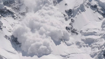 Фотография к новости: Алматы тауларында өздігінен 10 қар көшкіні болды