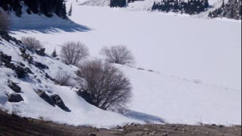Фотография к новости: Алматыда қар көшкіні өздігінен түсті