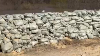 Фотография к новости: Оралда тұрғын үйлерге 6000 дана қапшық төселді