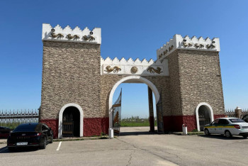 Фотография к новости: Фоторепортаж: Алматыда сақ қорғандарының аумағы тазартылды