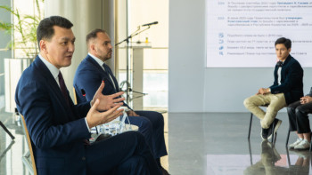 Фотография к новости: Қарин қырғыз жастарының өкілдерімен кездесті