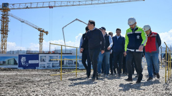 Фотография к новости: Досаев 2000 орынды мектеп құрылысының барысымен танысты