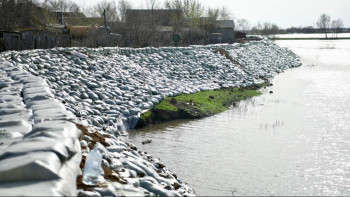 Фотография к новости: БҚО-да су тасқынынан зардап шеккендердің жағдайы қалай?