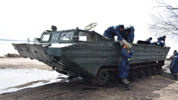 Фотография к новости: Су тасқыны. СҚО-ға гуманитарлық көмек паром өткелі арқылы жеткізілді