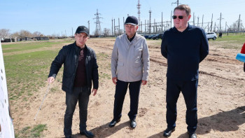 Фотография к новости: Ақсақалов екі аудандағы су тасқынының салдарын жою жұмыстарымен танысты