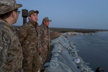 Фотография к новости: Министр Әрінов Батыс Қазақстандағы бөгеттерді тексерді