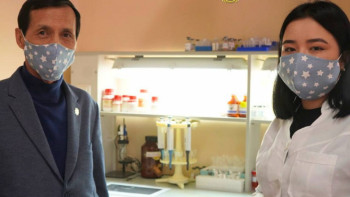 Фотография к новости: Қарағандылық ғалымдар вирусқа қарсы медициналық маска жасап шығарды