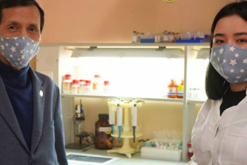 Фотография к новости: Қарағандылық ғалымдар вирусқа қарсы медициналық маска жасап шығарды