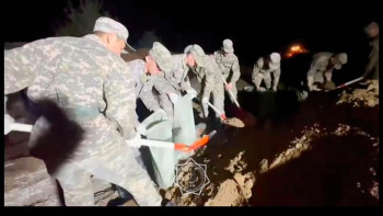 Фотография к новости: Орал қаласында бөгетті нығайтуда