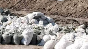 Фотография к новости: Индер ауданында су тасқынына қарсы 500 мыңға жуық қапшық төселді