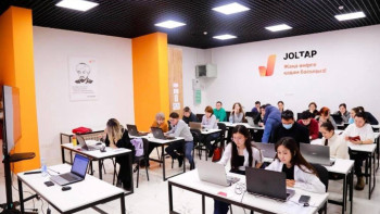 Фотография к новости: JOLTAP жобасы. 19 жастағы түлек екі апта ішінде Астанадан жұмыс тапты