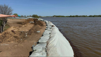 Фотография к новости: Алматылықтар Батыс Қазақстанда 23 шақырым бөгет салды