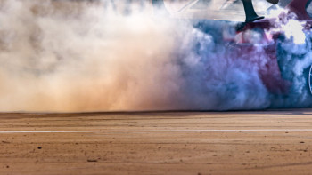 Фотография к новости: Шри-Ланкада жарыс кезінде автокөлік адамдарды қағып, жеті кісі қаза тапты