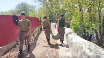 Фотография к новости: ТЖМ әскери бөлімінің жеке құрамы су бұруға арналған жұмыстады жалғастыруда