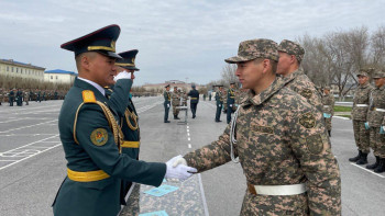 Фотография к новости: Гвардейск гарнизонының сарбаздары әскери-есептік мамандықтарды игерді