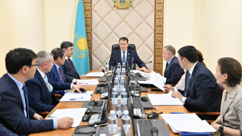 Фотография к новости: Сенаторлар мемлекеттік марапаттау жүйесін жетілдіру мәселелерін талқылады