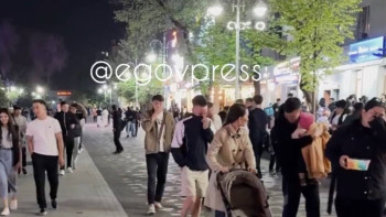 Фотография к новости: Алматыда бұзақы тұрғындарға көзден жас ағызатын спрей шашқан