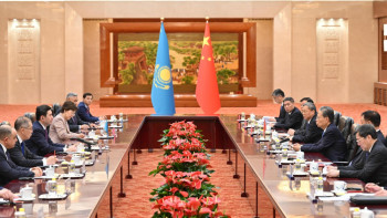 Фотография к новости: Қошанов бастаған бір топ депутат Қытайға ресми сапармен барды