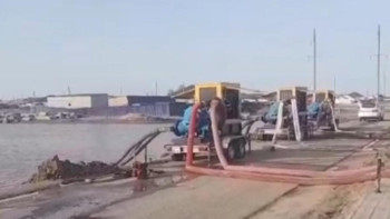 Фотография к новости: Жамбылдық құтқарушылар Құлсарыда су тасқынымен күресті жалғастырып жатыр