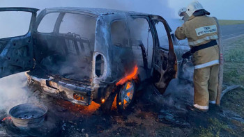 Фотография к новости: Атырауда жеңіл автокөлік өртеніп кетті