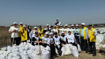 Фотография к новости: Су тасқыны. Жастар қанатының 1 500 мүшесі апаттың алдын алуға атсалысып жатыр