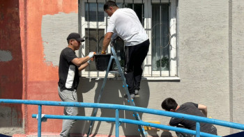 Фотография к новости: «Өнегелі ұрпақ» апталығы: Таразда жастар қарияға қамқорлық көрсетті