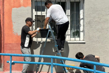 Фотография к новости: «Өнегелі ұрпақ» апталығы: Таразда жастар қарияға қамқорлық көрсетті