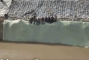 Фотография к новости: Махамбет ауданында бөгеттің 65,4 шақырымы тұрғызылды