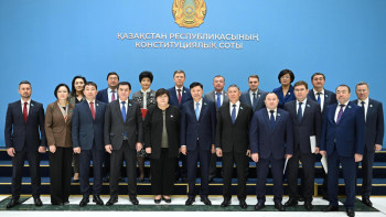 Фотография к новости: Сенаторлар адам құқықтарын қамтамасыз ету тетіктерін жетілдіру мәселесін  талқылады