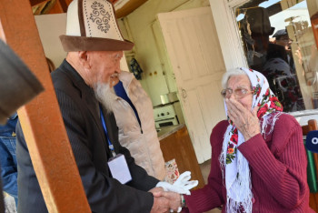 Фотография к новости: Шымкентте қариялар мен ардагерлерге құрмет көрсетілуде