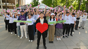 Фотография к новости: Шымкент жастары "Өз елін сүйетін өнегелі ұрпақ" флешмобын ұйымдастарды