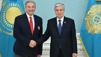 Фотография к новости: Мемлекет басшысы Ресей хоккей федерациясының президентін қабылдады