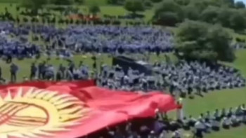 Фотография к новости: "Жетеуі - жансақтау бөлімінде". Балмұздақ тасыған жүк көлігі 29 баланы қағып кетті