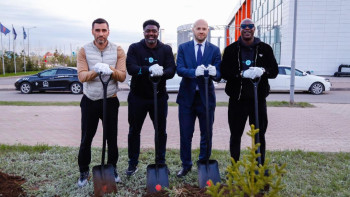 Фотография к новости: Астанада аты аңызға айналған футболшылар ағаш екті