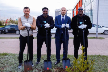 Фотография к новости: Астанада аты аңызға айналған футболшылар ағаш екті