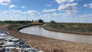 Фотография к новости: Атырау: Махамбет ауданында қауіпті деңгейге 30 см қалды