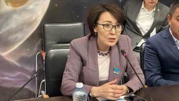 Фотография к новости: Заң қазақ тілінде жатық жазылуы керек – депутат