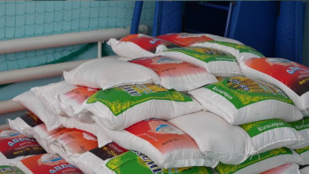 Фотография к новости: Жедел штаб: Махамбет ауданында 30 тонна гуманитарлық көмек қоры жинақталды