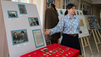 Фотография к новости: Алматыдағы көрмеде Әлия Молдағұловаға тиесілі заттар қойылды