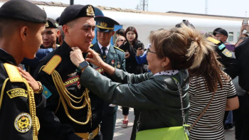 Фотография к новости: Өңірлерде әскери борышын өтеген жастарды құрметпен қарсы алды