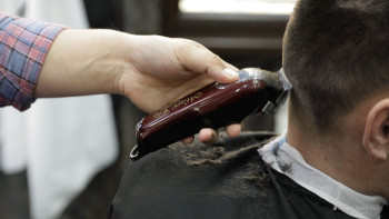 Фотография к новости: Шашын тегін қидырған елордалық шаштараздың телефонын ұрлап кеткен