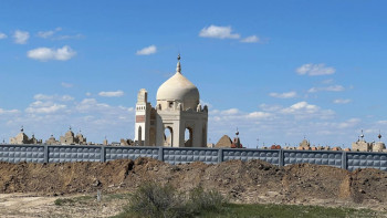 Фотография к новости: Атырауда көне қорымдар тасқын судан қорғалған ба