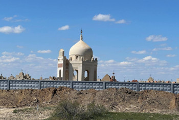 Фотография к новости: Атырауда көне қорымдар тасқын судан қорғалған ба